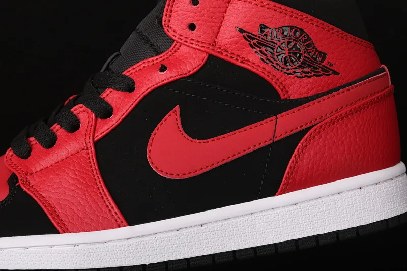All categories Air Jordan Jordan series basketball shoes Air Jordan 1 Mid special price G version pure original Air Jordan 1 Mid AJ1 Joe 1 Xiaoban wear 554724-054
